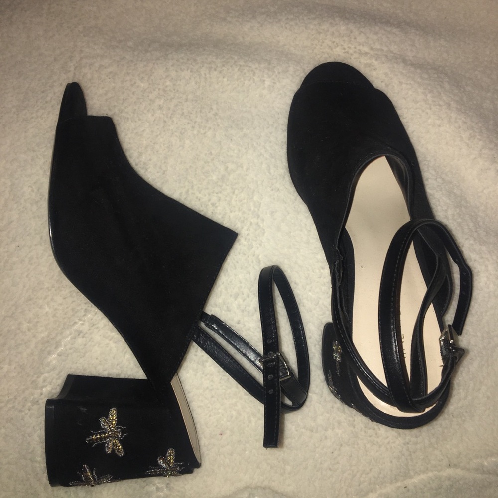 Embroidered Block heels 8.5
